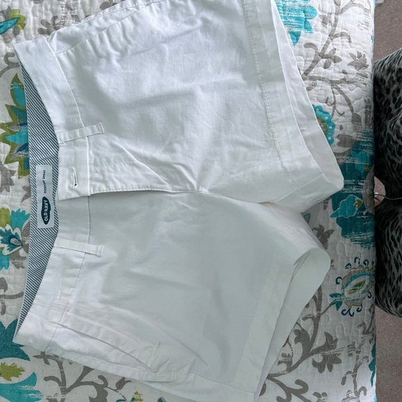 Old Navy Everyday Shorts - Picture 3 of 3